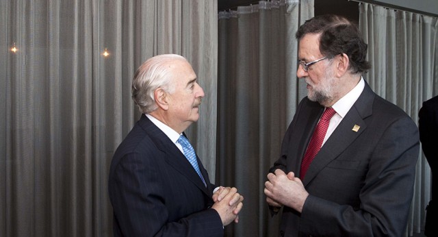 Mariano Rajoy con el líder del Partido Conservador Colombiano, Andrés Pastrana, en el Congreso del PPE en Malta