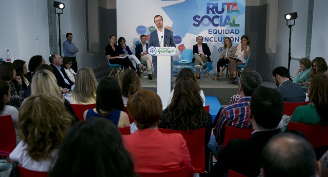 Javier Maroto clausura un acto #PorLaEducación