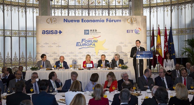 Mariano Rajoy presenta a Cristina Cifuentes en el Nueva Economía Fórum