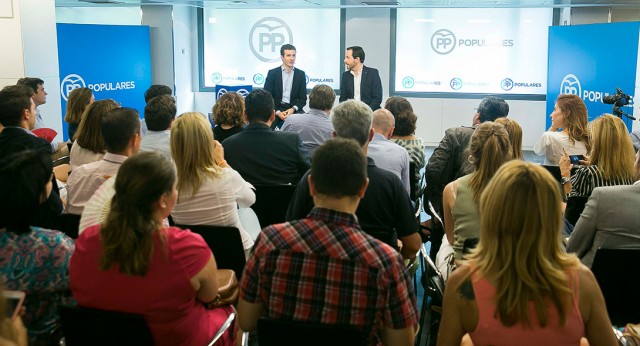 Pablo Casado interviene en una charla con Yago de Marta