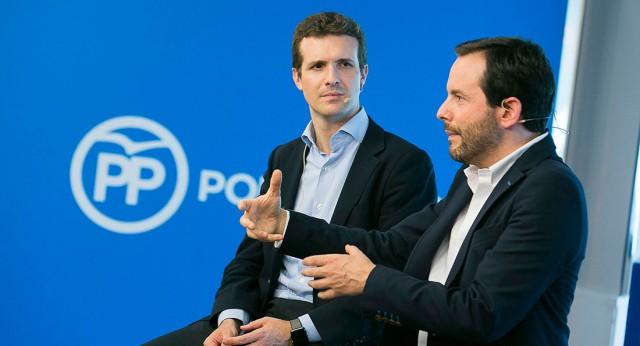 Pablo Casado interviene en una charla con Yago de Marta