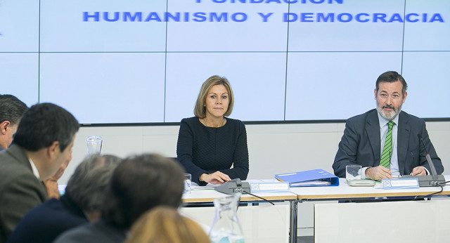 María Dolores de Cospedal y Rafael Rodríguez-Ponga en la primera reunión del Patronato de la Fundación Humanismo y Democracia