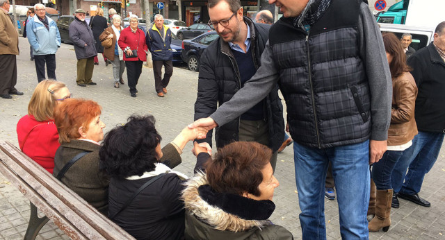 Javier Maroto y Xavier García Albiol visitan el mercado de ‘Los Pajaritos’ en L’Hospitalet