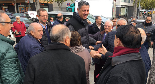 Javier Maroto y Xavier García Albiol visitan el mercado de ‘Los Pajaritos’ en L’Hospitalet