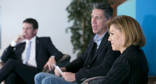María Dolores de Cospedal interviene en un café coloquio con Xavi García Albiol y Manuel Valls