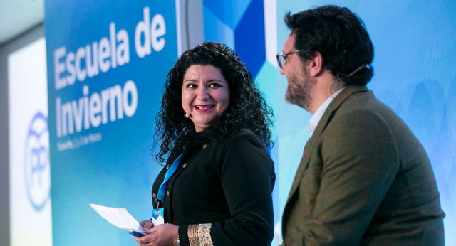 Damaris Ferraz junto a Rafael Rubio en la Escuela de Invierno