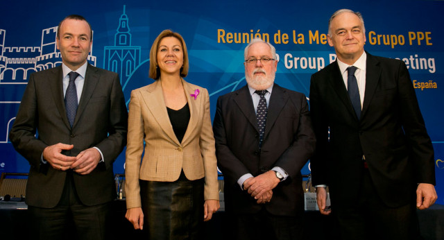 Mª Dolores de Cospedal junto a Manfred Weber, Miguel Arias Cañete y Esteban González POns