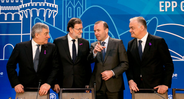 Mariano Rajoy junto a Manfred Weber, Antonio Tajani y Esteban González Pons