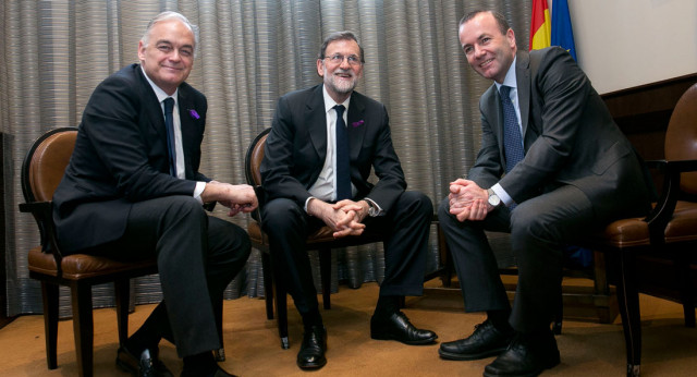 Reunión de Mariano Rajoy con Manfred Weber y Esteban González Pons