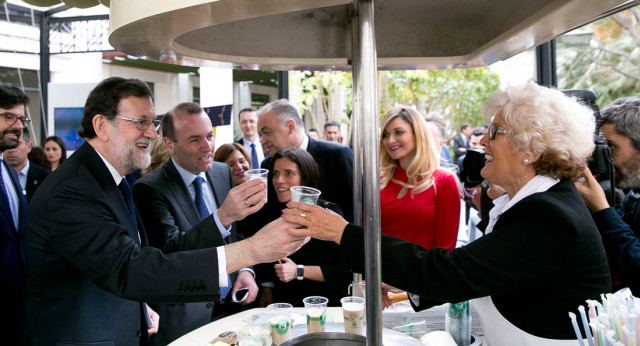 Mariano Rajoy visita la exposición con miembros del EPP