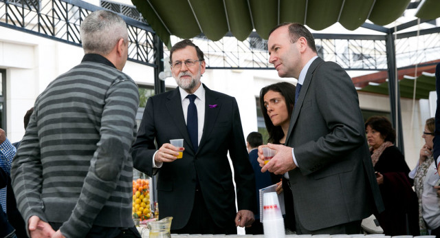 Mariano Rajoy visita la exposición con miembros del EPP