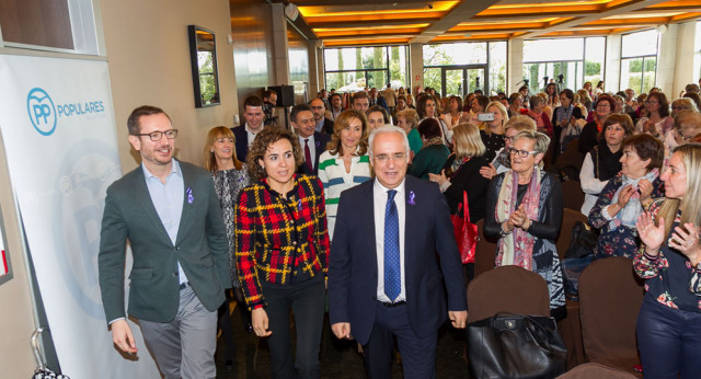 Javier Maroto, Vicesecretario de Sectorial, Dolors Montserrat, Ministra de Sanidad y Servicios Sociales  junto a José Ignacio Ceniceros, Presidente de La Rioja.