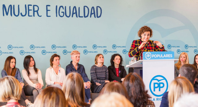 La Ministra de Sanidad, Servicios Sociales e Igualdad, Dolors Montserrat, durante su intervención