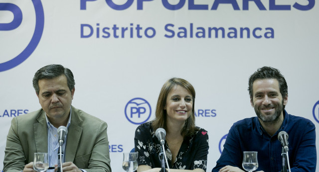 Andrea Levy participa en la Escuela de Formación Política de NNGG del Distrito de Salamanca