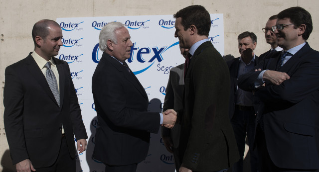 Pablo Casado visita las instalaciones de la empresa Ontex