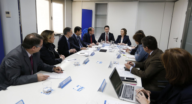 Reunión de Teodoro García Egea, Cuca Gamarra y Sandra Moneo con asociaciones de la Enseñanza Concertada