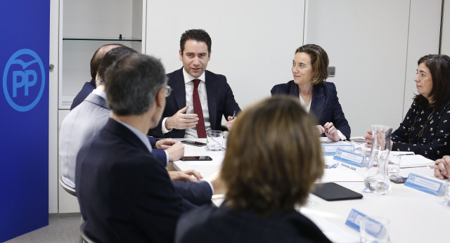 Reunión de Teodoro García Egea, Cuca Gamarra y Sandra Moneo con asociaciones de la Enseñanza Concertada