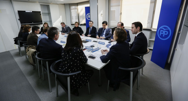 Reunión de Teodoro García Egea, Cuca Gamarra y Sandra Moneo con asociaciones de la Enseñanza Concertada