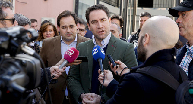 Teodoro Gacía Egea en la presentación de candidatos de Elche de la Sierra