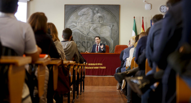 Teodoro García Egea asiste a la conferencia Block Chain Universidad de Sevilla