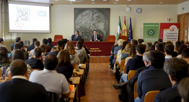 Teodoro García Egea asiste a la conferencia Block Chain Universidad de Sevilla