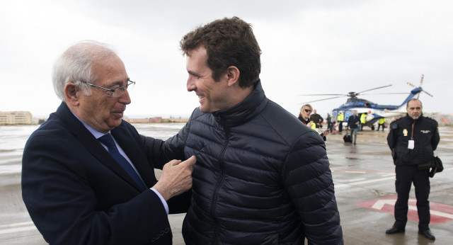  Pablo Casado y Juan José Imbroda en la frontera de Melilla.