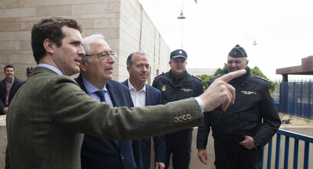  Pablo Casado y Juan José Imbroda en la frontera de Melilla.