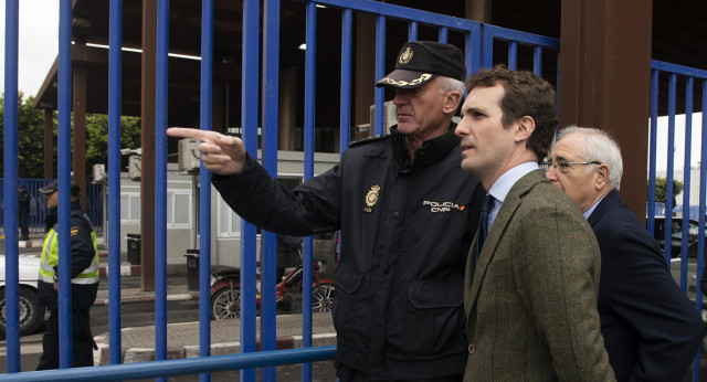  Pablo Casado y Juan José Imbroda en la frontera de Melilla.