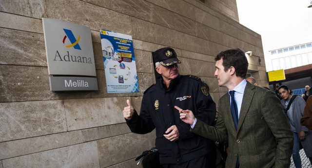  Pablo Casado y Juan José Imbroda en la frontera de Melilla.