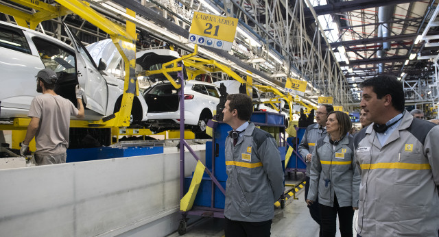 Pablo Casado en la Factoría de Renault en Palencia.