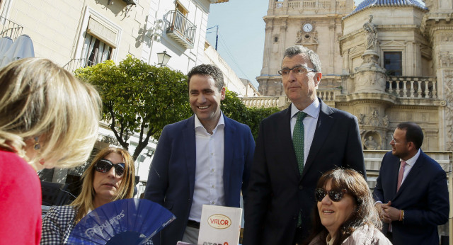 Teodoro García Egea paseo por calles de Murcia