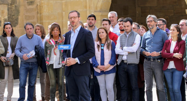 Javier Maroto en un acto electoral en Labastida