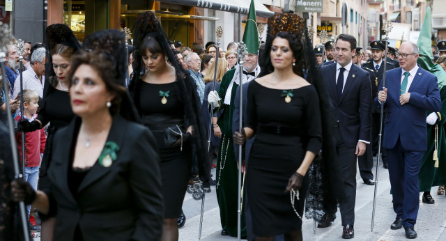 Teodoro García Egea participa en una procesión en Murcia