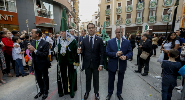 Teodoro García Egea participa en una procesión en Murcia