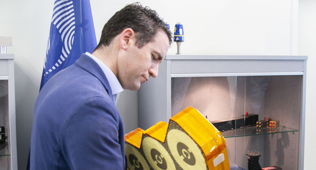 Teodoro García Egea visita un Consorcio Espacial valenciano