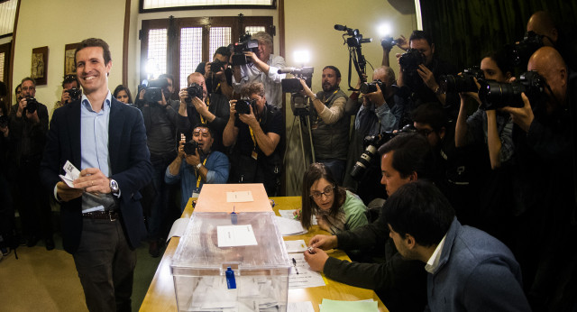 Pablo Casado ejerciendo su derecho al voto