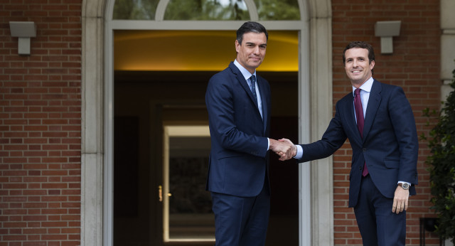 Pablo Casado se reúne con Pedro Sánchez en Moncloa