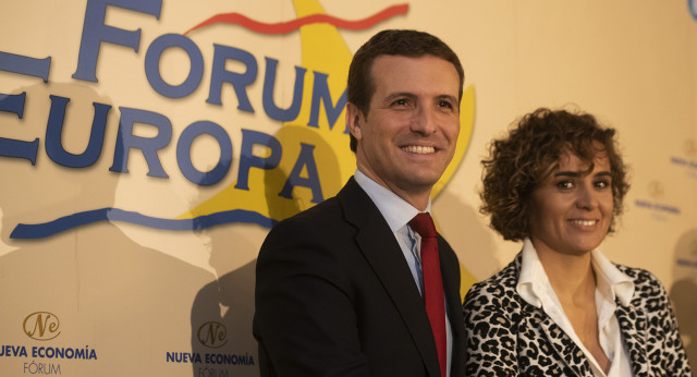 Pablo Casado y Dolors Montserrat en Forum Europa