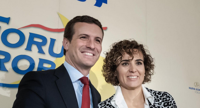 Pablo Casado y Dolors Montserrat en Forum Europa