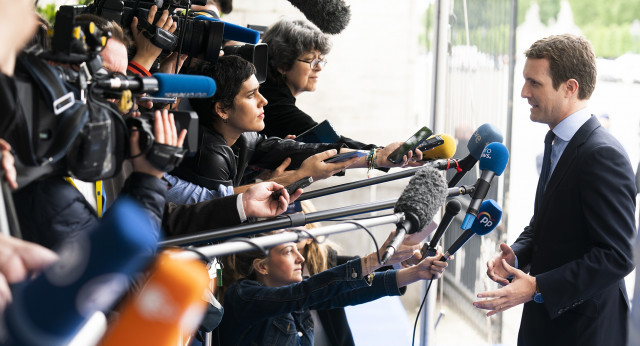 El Presidente del Partido Popular, Pablo Casado, atiende a los medios de comunicación