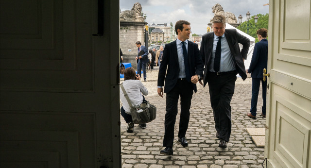 Pablo Casado y Antonio López-Isturiz, a su llegada a la reunión del PPE en Bruselas