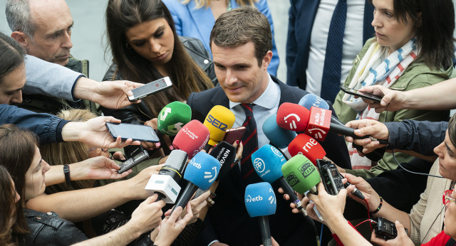 Pablo Casado atiende a los medios de comunicación