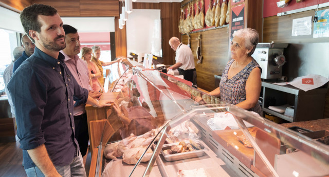 Pablo Casado visita Las Navas del Marqués (Ávila)