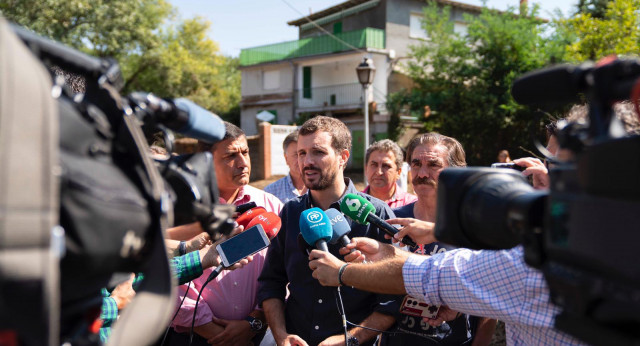 Pablo Casado atiende a los medios de comunicación