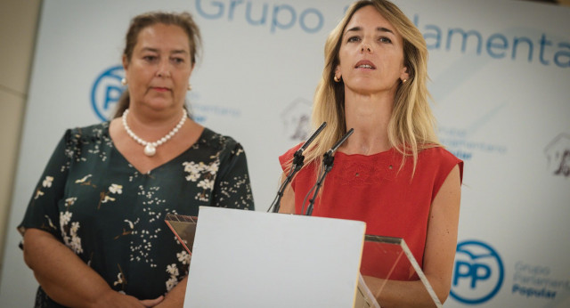 Rueda de prensa de Cayetana Álvarez de Toledo con Maite Araluce, presidenta de la AVT