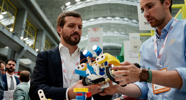 Pablo Casado visita el South Summit