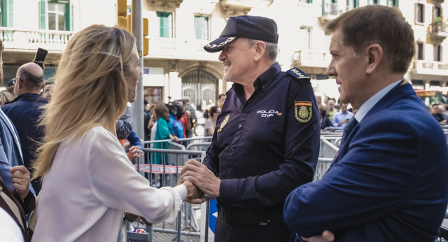 Cayetana Álvarez de Toledo en la Plaza Urquinoana de Barcelona