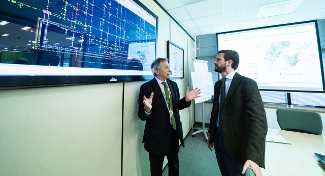 Pablo Casado visita las instalaciones de Iberdrola en Larraskitu