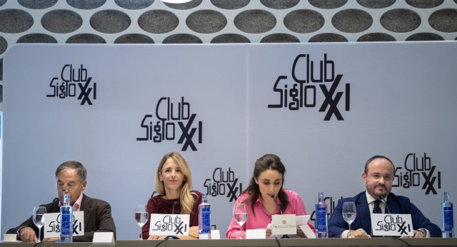 Cayetana Álvarez de Toledo y Alejandro Fernández en el Club Siglo XXI