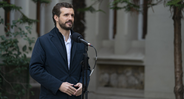 Pablo Casado ejerce su derecho a voto en las elecciones del 10 de noviembre.